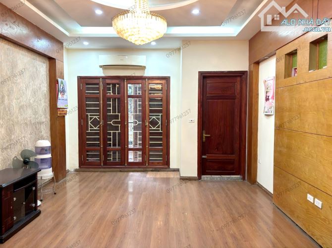 BÁN NHÀ HOÀNG QUỐC VIỆT 58,5m2. PHÂN LÔ, HAI THOÁNG - 2 Ô TÔ TRÁNH TRƯỚC NHÀ + VỈA HÈ - 3
