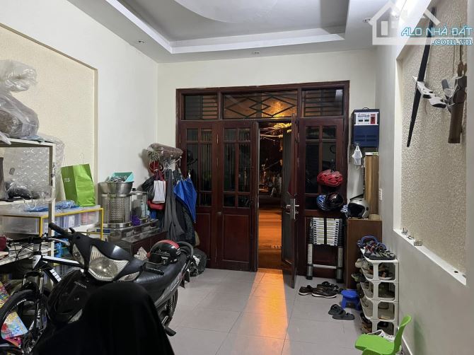 BÁN NHÀ ĐƯỜNG HÀO NAM. 30M2 - 4 TẦNG. LÔ GÓC. GẦN ĐƯỜNG Ô TÔ, GIÁ 6.1 TỶ. - 3