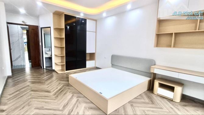 Bán nhà mặt phố Đền Lừ đường rộng nhà mới 7 tầng thang máy thông sàn kinh doanh DT 45 m2 x