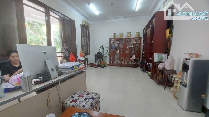 Bán nhà ngay khu Văn Cao - Hoàng Hoa Thám. DT 105m2. MT 8m. Xây 5 tầng. Ô tô tránh nhau - 3