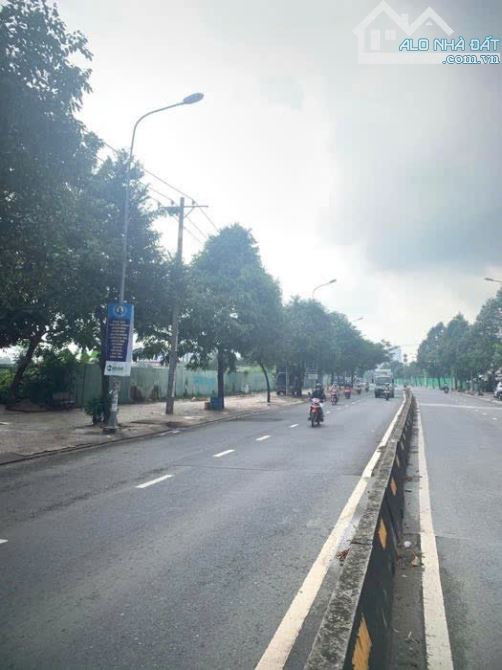 Nhà cấp 4 Mặt tiền đường LÊ THỊ RIÊNG phường TA  Q12, dt 292m2 Đường 30m DÒNG TIỀN 35TR/TH - 3