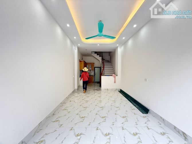 Bán nhà Phúc lợi DTSD35m - 5 tầng - nhỉnh 6 tỉ - ngõ Ô tô - 3