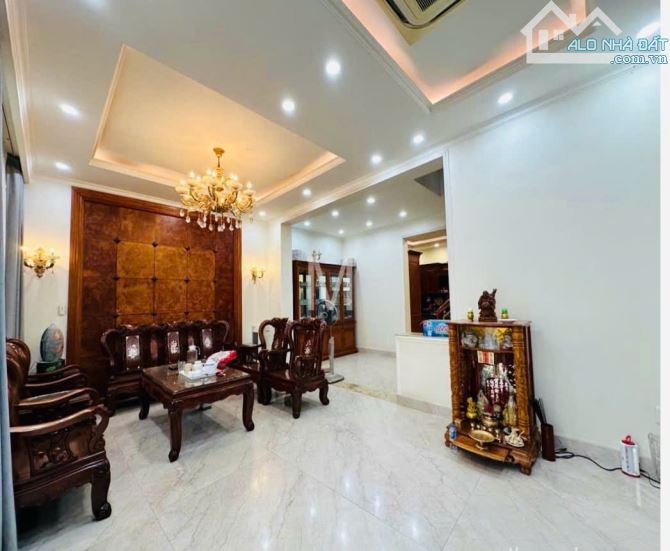 CHO THUÊ BIỆT THỰ 34 HOA ĐÀO, Q. PHÚ NHUẬN - 8M X 16M - 1 HẦM 4 TẦNG - 3