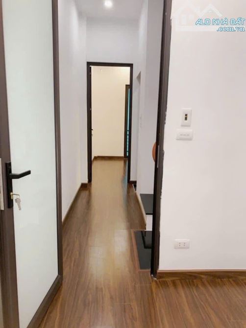 EM ĐANG CẦN BÁN CĂN NHÀ 35M2 TẠI PHỐ KIM GIANG NHÀ CÁCH ĐƯỜNG Ô TÔ CHỈ ĐÚNG 5M - 3