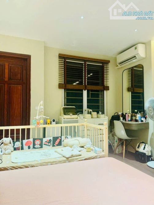ĐỘI CẤN - NHÀ ĐẸP DÂN XÂY - NỘI THẤT GỖ LIM CAO CẤP - GẦN PHỐ - TRƯỚC NHÀ THOÁNG SÁNG - 3