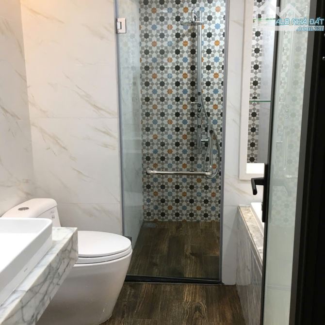 BÁN NHÀ NGAY KHU VĂN CAO - HOÀNG HOA THÁM. MẶT TIỀN KHỦNG - Ô TÔ TRÁNH NHAU - GẦN HỒ TÂY - 3