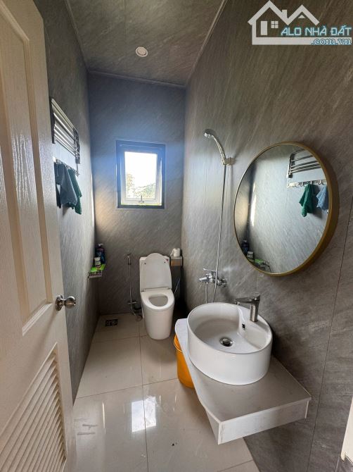 bán nhà sân vườn mạt tiền lớn Dt 12x50m tc200m2 giá 5,2ty - 3