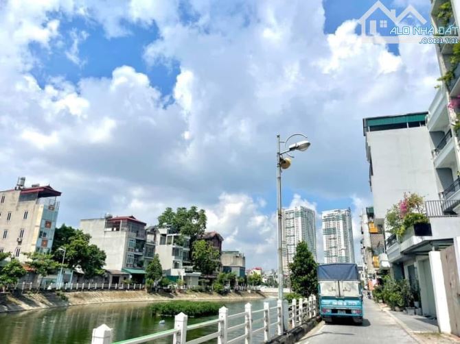 Vị trí có 102 - Mặt hồ Ngọc Lâm view triệu đô, 2 Oto tránh, MT 12m - Dt 250m2 - 3