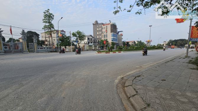 OTO 7 CHỖ ĐỖ- ĐẤT VUÔNG ĐẸP- VỊ TRÍ ĐẸP -CÁCH TRỤC CHÍNH KINH DOANH CHỈ 30M - 2