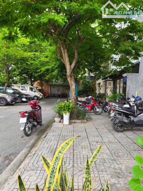 NHÀ ĐẸP HXH ĐƯỜNG TRẦN THỊ CỜ PHƯỜNG THỚI AN QUẬN 12 HƠN 5 TỶ- 4 TẦNG 7PN- DT 68m2 NỞ HẬU - 4