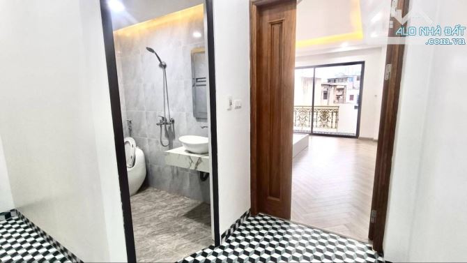 Bán nhà mặt phố Đền Lừ đường rộng nhà mới 7 tầng thang máy thông sàn kinh doanh DT 45 m2 x