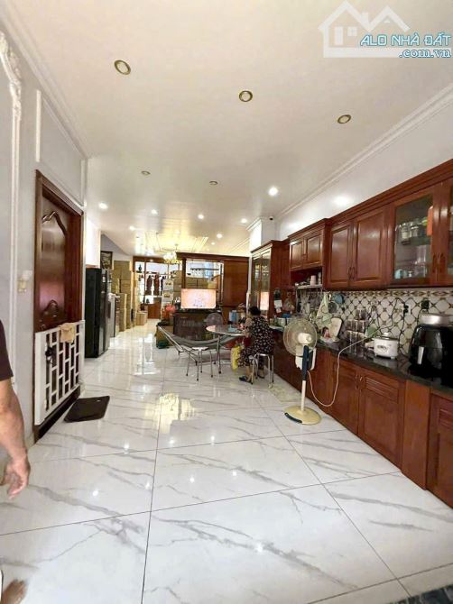 Siêu Biệt Thự đường Ông Ích Khiêm Q11  (7 * 26m) DTCN : 182m2   4 lầu   24,5 tỷ - 4
