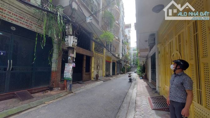 Bán nhà ngay khu Văn Cao - Hoàng Hoa Thám. DT 105m2. MT 8m. Xây 5 tầng. Ô tô tránh nhau - 4