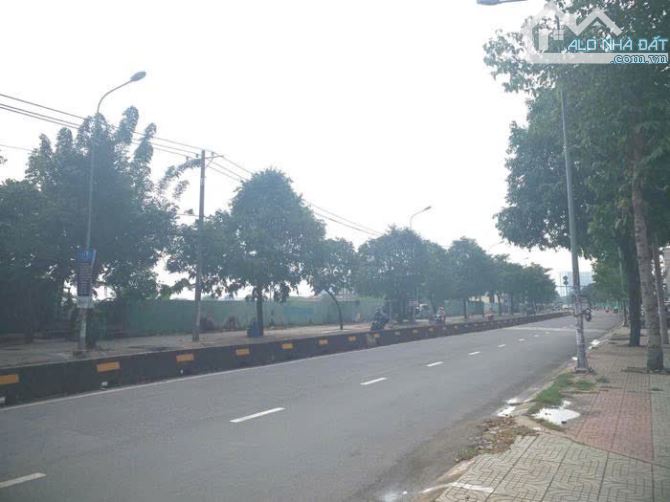 Nhà cấp 4 Mặt tiền đường LÊ THỊ RIÊNG phường TA  Q12, dt 292m2 Đường 30m DÒNG TIỀN 35TR/TH - 4