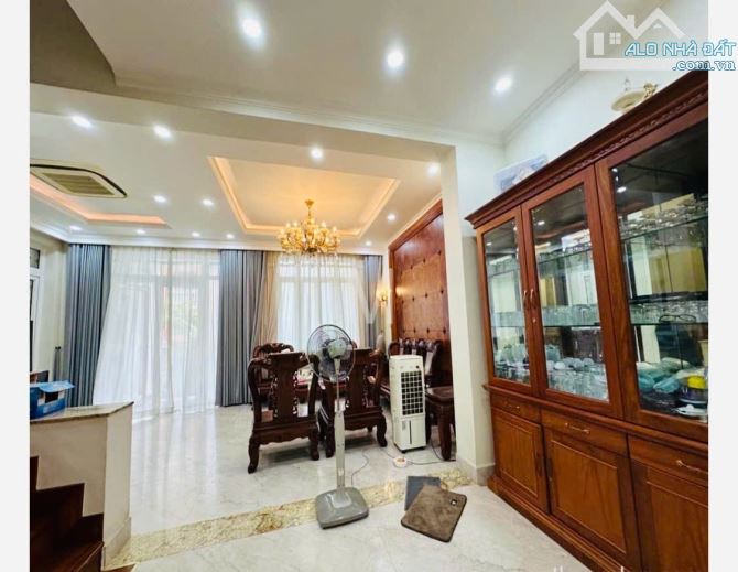 CHO THUÊ BIỆT THỰ 34 HOA ĐÀO, Q. PHÚ NHUẬN - 8M X 16M - 1 HẦM 4 TẦNG - 4