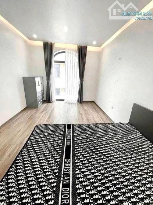 Bán Nhà Ngoạ Long, Ô tô đỗ cửa, Thang Máy, 43m2. Giá 8,4 tỷ - 4