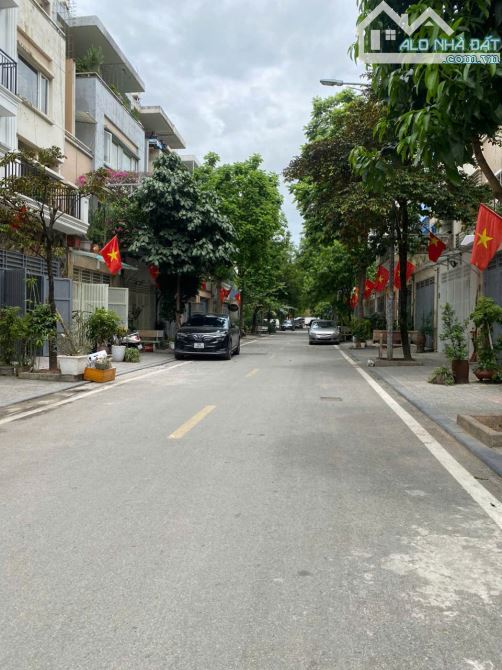 PHÂN LÔ VỈA HÈ KHU TT VĂN PHÚ - Ô TÔ ĐỖ NGÀY ĐÊM 46M, 4 TẦNG, 12 TỶ - 4