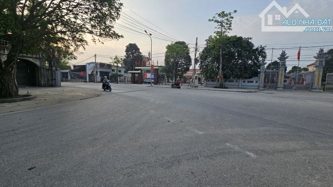 OTO 7 CHỖ ĐỖ- ĐẤT VUÔNG ĐẸP- VỊ TRÍ ĐẸP -CÁCH TRỤC CHÍNH KINH DOANH CHỈ 30M - 3