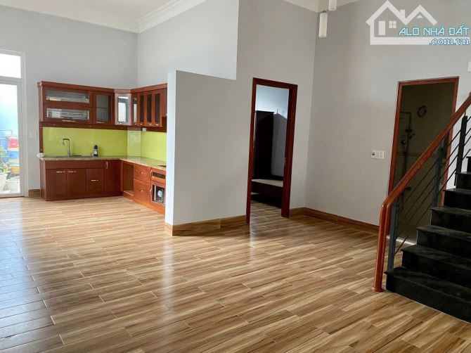 Bán nhà 429m2 mặt tiền đường Nguyễn Công Trứ p2 Tp Bảo Lộc - 5