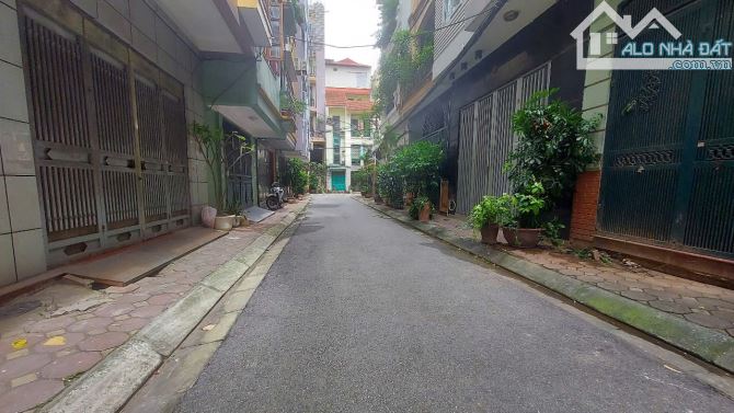 Bán nhà ngay khu Văn Cao - Hoàng Hoa Thám. DT 105m2. MT 8m. Xây 5 tầng. Ô tô tránh nhau - 5