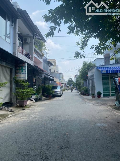 CẦN BÁN GẤP MẶT TIỀN TRUNG MỸ TÂY. Q12. ĐƯỜNG NHỰA 8m. CHO THUÊ 12tr/tr. chỉ hơn 3 TỶ - 5