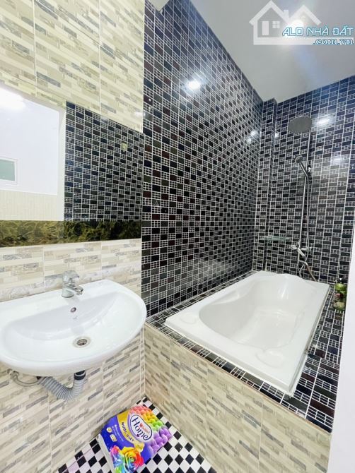 Bán gấp nhà 2 tầng Lã Xuân Oai, Tăng Nhơn Phú A, cách Lê Văn Việt 20m, 68m2, nhĩnh 4 tỷ - 5