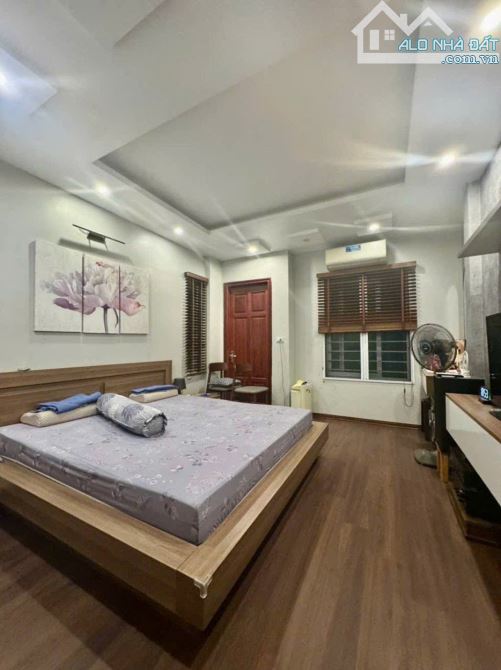 ĐỘI CẤN - NHÀ ĐẸP DÂN XÂY - NỘI THẤT GỖ LIM CAO CẤP - GẦN PHỐ - TRƯỚC NHÀ THOÁNG SÁNG - 5