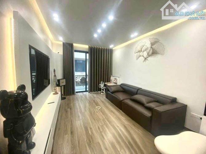 Bán Nhà Ngoạ Long, Ô tô đỗ cửa, Thang Máy, 43m2. Giá 8,4 tỷ - 5