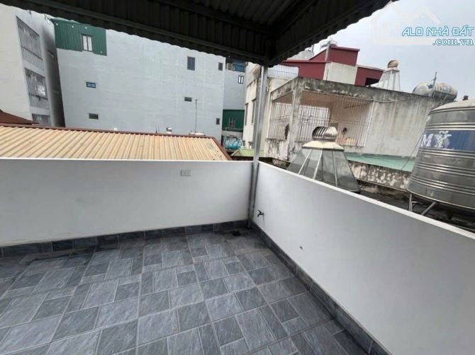 EM ĐANG CẦN BÁN CĂN NHÀ 35M2 TẠI PHỐ KIM GIANG NHÀ CÁCH ĐƯỜNG Ô TÔ CHỈ ĐÚNG 5M - 6