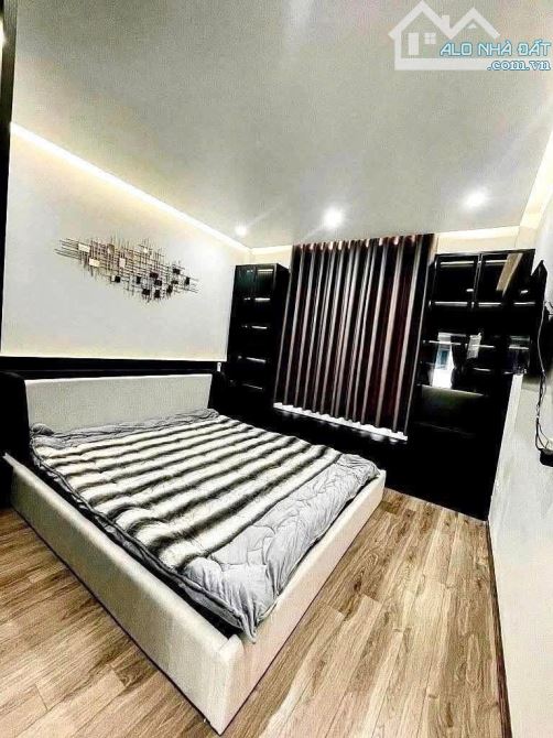Bán Nhà Ngoạ Long, Ô tô đỗ cửa, Thang Máy, 43m2. Giá 8,4 tỷ - 6