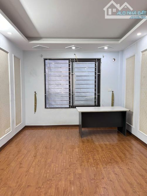 Bán nhà riêng tại phố Bùi Quốc Khái, Tây Nam Linh Đàm, 6,8 tỷ, 42m2, view đẹp, 3PN + 4WC - 6