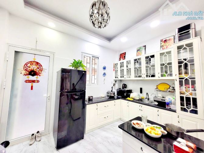 🏡 🚛 XE TẢI VI VU - GIÁP QUẬN 10 - SÁT MT 5 TẦNG  6PN - 2 SÂN THƯỢNG TRƯỚC SAU - 4m x 11m - 6