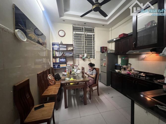 BÁN NHÀ ĐƯỜNG HÀO NAM. 30M2 - 4 TẦNG. LÔ GÓC. GẦN ĐƯỜNG Ô TÔ, GIÁ 6.1 TỶ. - 7