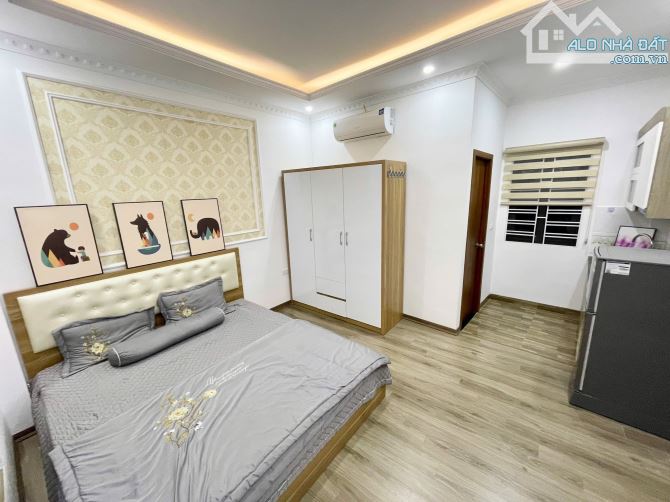 LÔ GÓC ĐỘI CẤN, BAN CÔNG VÒNG QUANH, TÒA CĂN HỘ 8 TẦNG, 100 Tr, SÁT PHỐ, 65m MT 18m - 7