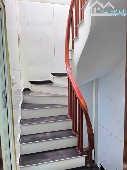 Bán nhà riêng tại phố Bùi Quốc Khái, Tây Nam Linh Đàm, 6,8 tỷ, 42m2, view đẹp, 3PN + 4WC - 7
