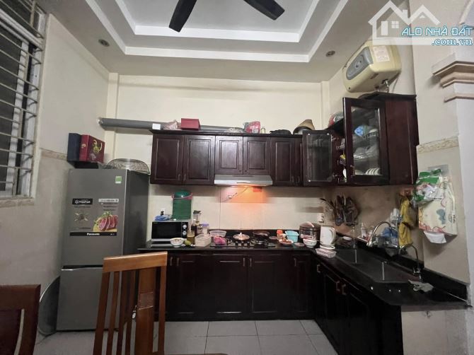 BÁN NHÀ ĐƯỜNG HÀO NAM. 30M2 - 4 TẦNG. LÔ GÓC. GẦN ĐƯỜNG Ô TÔ, GIÁ 6.1 TỶ. - 8