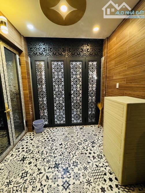 Biệt thự 3 Mặt Tiền Bùi Minh Trực 10 x 12,5 , nội thất cao cấp , có thang máy , 31.999 tỷ - 8