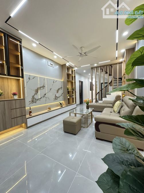 Tôi chính chủ cần bán nhà mới xây 5 tầng, 61m, ở sướng, kinh doanh đỉnh cao, Thịnh Liệt, H - 8