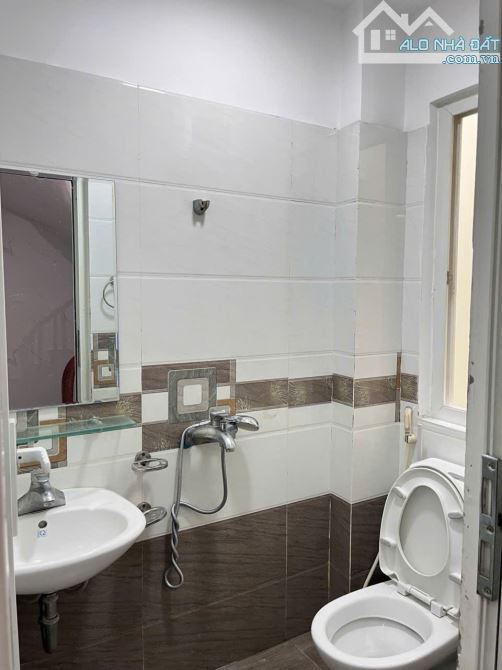 Bán nhà riêng tại phố Bùi Quốc Khái, Tây Nam Linh Đàm, 6,8 tỷ, 42m2, view đẹp, 3PN + 4WC - 8
