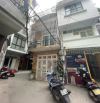 Cho thuê nhà phố Triệu Việt Vương: 45m2 x 3 tầng, MT: 4m, thông sàn, nguyên căn.