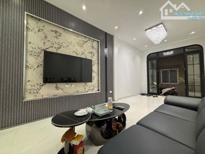 Nhà mới 7 tầng ngõ phố Tôn Đức Thắng, ở hoặc cho thuê - 13.3 tỷ