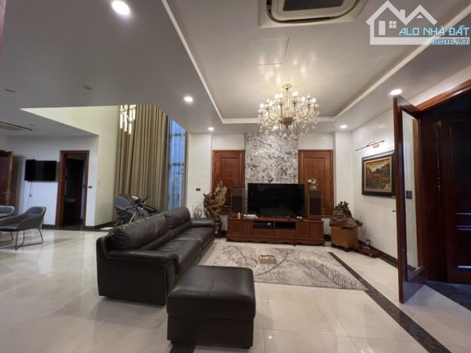 bán Biệt Thự HuynDai Hillstate Tô Hiệu, Hà Đông, 200m2 x ngang 10m, giá 34 tỉ