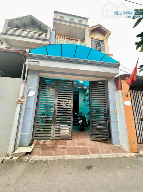 BÁN NHÀ ĐÀO XUYÊN GIA LÂM 80M2 × 3 TẦNG, MẶT TIỀN 4.1M, GIÁ 7.4 TỶ – Ô TÔ ĐỖ CỬA