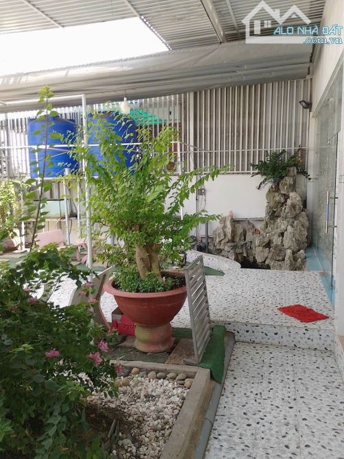 Bán nhà trệt sân vuờn 276 m2 mặt đuờng ô tô cách Ấp Bắc 150m,phuờng 10 tp Mỹ Tho