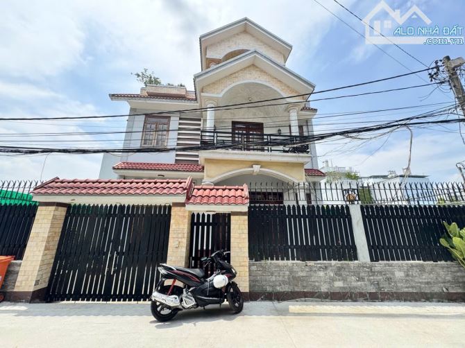 BÁN GẤP – BIỆT THỰ SÂN VƯỜN 2 MẶT TIỀN HẺM 339 – PHƯỚC LONG B, TP. THỦ ĐỨC
