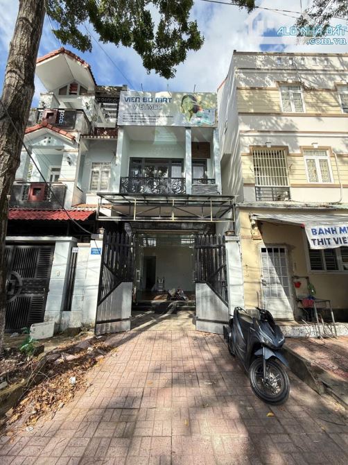 Cho Thuê Nhà Trệt Lầu Sân thượng đường số 3 KDC Hồng Phát - Cách Nguyễn Văn Cừ 25m