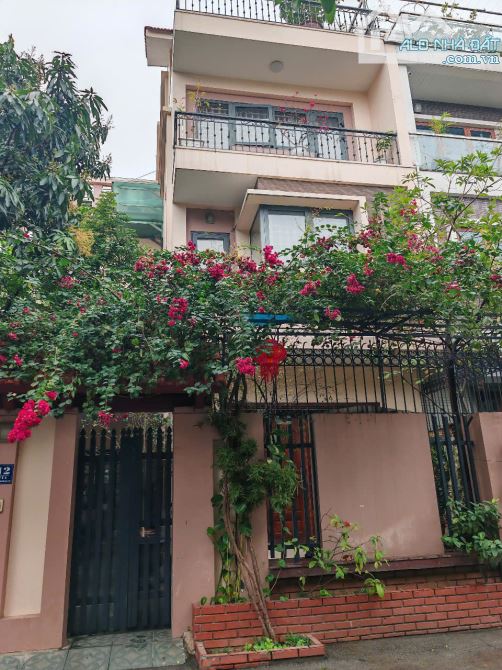 Bán biệt thự Phạm Văn Đồng, 206m2, mt 12m, kinh doanh, nhỉnh 50tỷ.