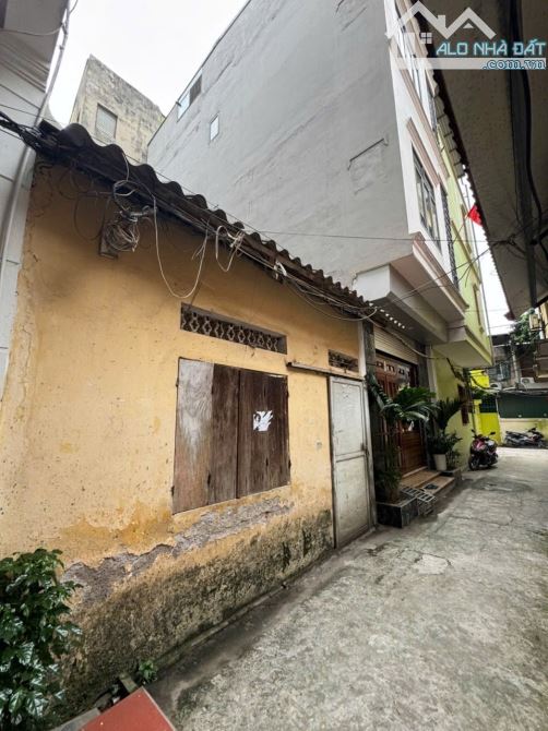 Bà Triệu 53m mt4,5 cấp 4 ô tô cách 15m,hàng xóm dân trí cực cao, an sinh tuyệt vời