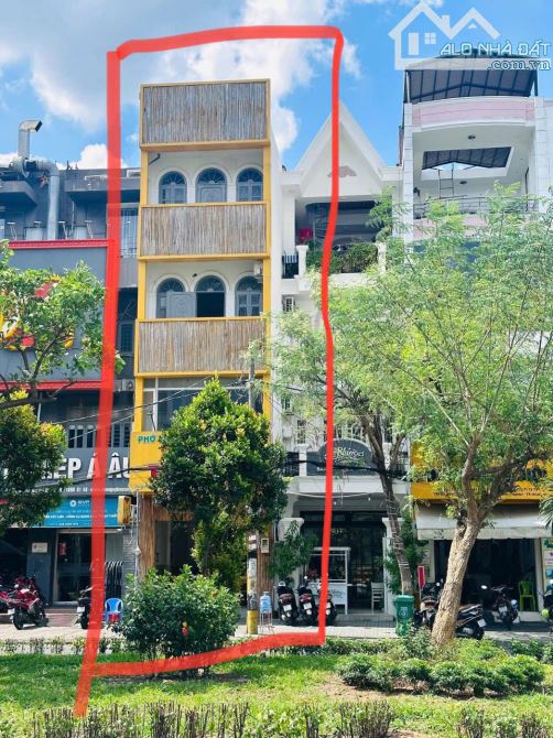 Bán Mặt Tiền 4x22 trệt 3 lầu sân thượng Phan Xích Long P3 giá chỉ 35.5 tỷ