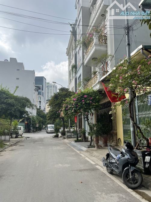 Bán đất phố Mỹ Đình, Nam Từ Liêm – 130m², mt 7.5m, ô tô qua, kinh doanh tốt, xd cao tầng